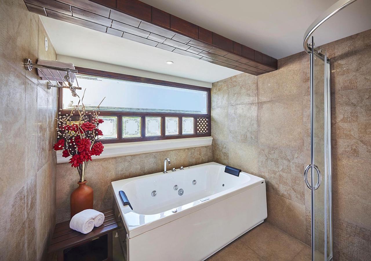 Luxury Rooftop,1659503878:JPEG